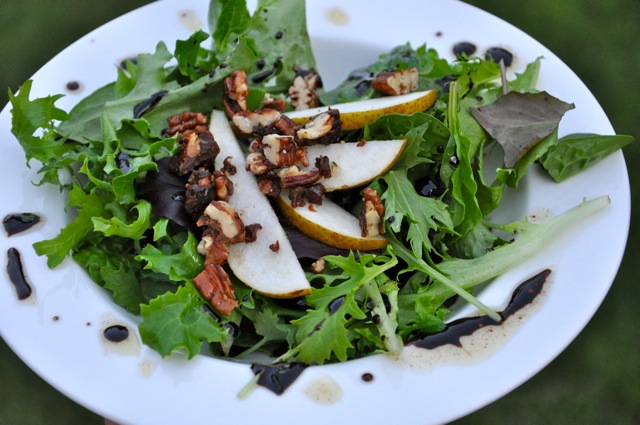 Field-Greens-Salad-with-candied-Pecans